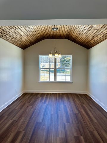 1302 Riverbend Rd, Dalton, GA 30721