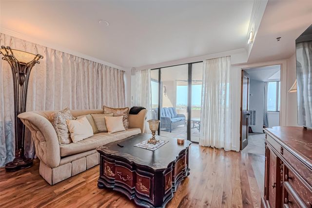 3525 Sage Road 1517, Houston, TX 77056