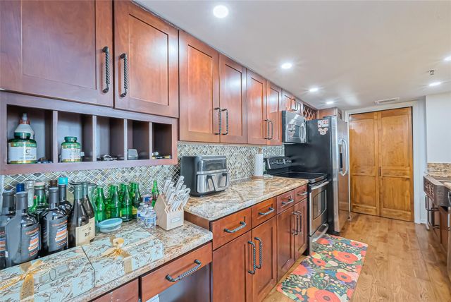 3525 Sage Road 1517, Houston, TX 77056