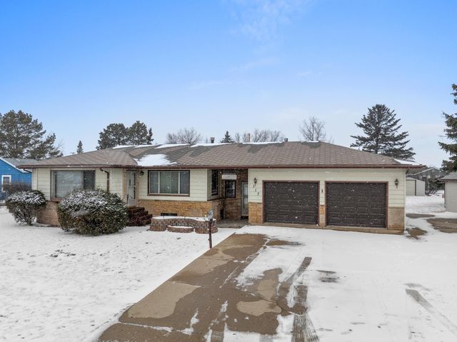 117 35TH AVE SE, Minot, ND 58701