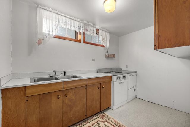 117 35TH AVE SE, Minot, ND 58701