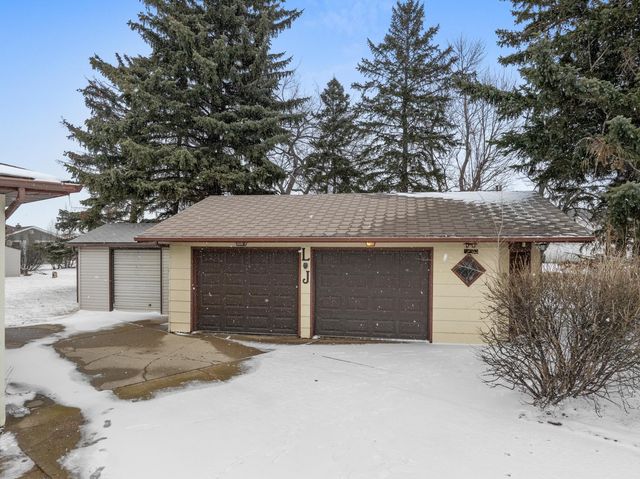 117 35TH AVE SE, Minot, ND 58701