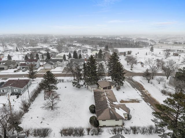 117 35TH AVE SE, Minot, ND 58701