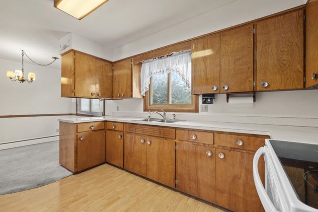 117 35TH AVE SE, Minot, ND 58701