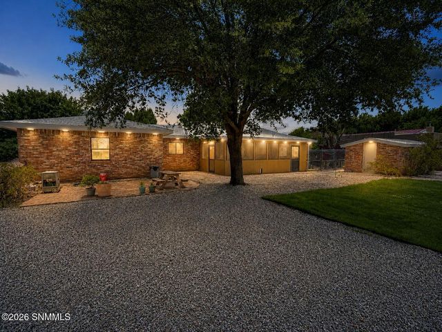 960 Calle Sereno, Las Cruces, NM 88007