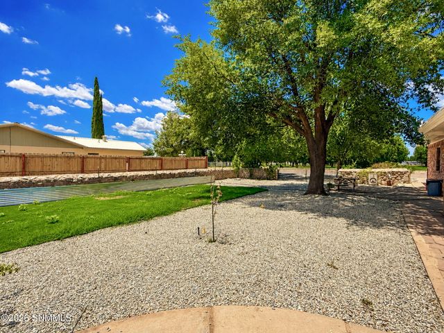 960 Calle Sereno, Las Cruces, NM 88007