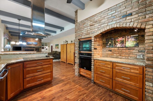 623 N Bowen Road, Arlington, TX 76012