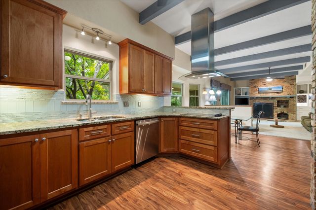 623 N Bowen Road, Arlington, TX 76012