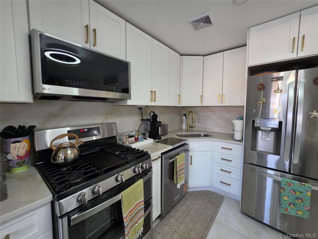 241 Country Club Lane, Pomona, NY 10970