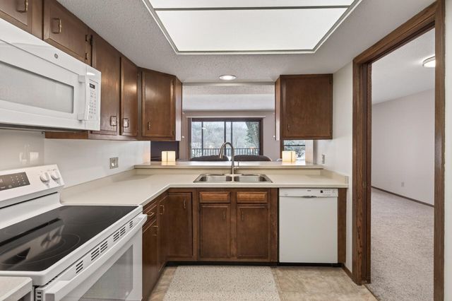 9500 Collegeview Road 112, Bloomington, MN 55437