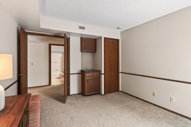 9500 Collegeview Road 112, Bloomington, MN 55437