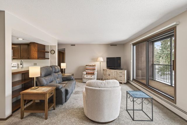 9500 Collegeview Road 112, Bloomington, MN 55437