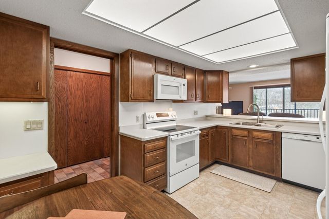 9500 Collegeview Road 112, Bloomington, MN 55437