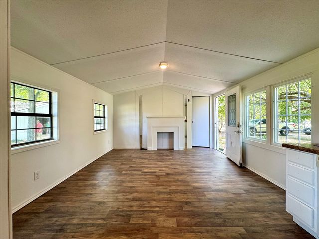 105 Mesa Drive, Mabank, TX 75156