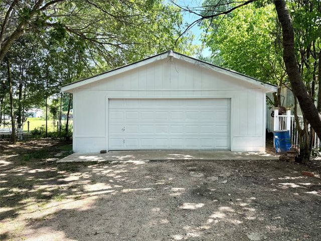 105 Mesa Drive, Mabank, TX 75156