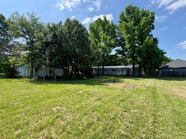 105 Mesa Drive, Mabank, TX 75156