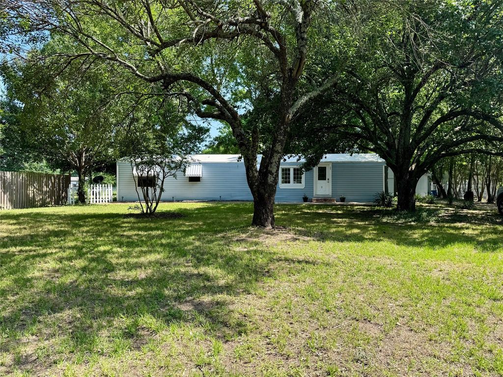 105 Mesa Drive, Mabank, TX 75156