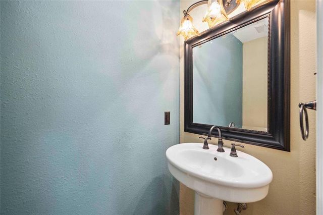 13882 Hollowgreen Drive 810, Houston, TX 77082