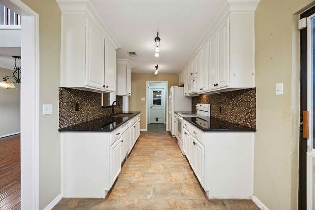 13882 Hollowgreen Drive 810, Houston, TX 77082