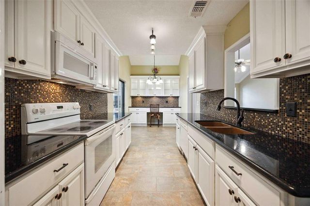 13882 Hollowgreen Drive 810, Houston, TX 77082