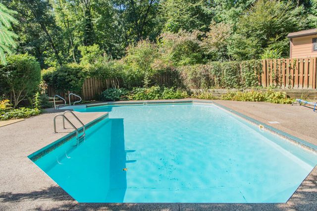 6798 Oak Highlands Drive, Kalamazoo, MI 49009