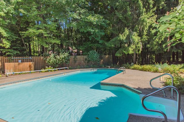 6798 Oak Highlands Drive, Kalamazoo, MI 49009