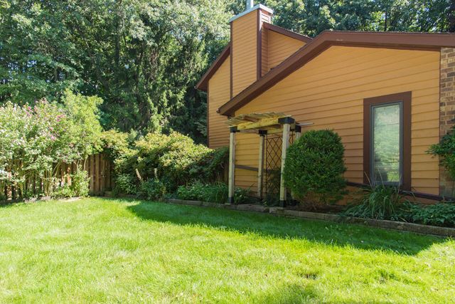 6798 Oak Highlands Drive, Kalamazoo, MI 49009