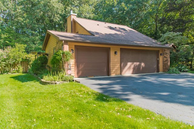 6798 Oak Highlands Drive, Kalamazoo, MI 49009