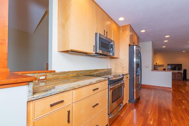 6798 Oak Highlands Drive, Kalamazoo, MI 49009