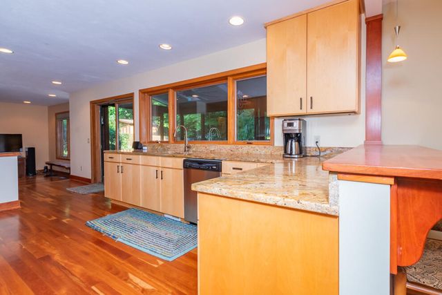 6798 Oak Highlands Drive, Kalamazoo, MI 49009