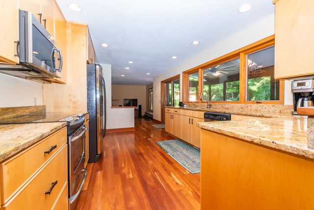 6798 Oak Highlands Drive, Kalamazoo, MI 49009