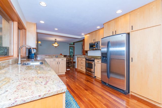 6798 Oak Highlands Drive, Kalamazoo, MI 49009