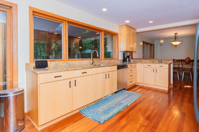 6798 Oak Highlands Drive, Kalamazoo, MI 49009