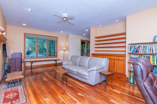6798 Oak Highlands Drive, Kalamazoo, MI 49009
