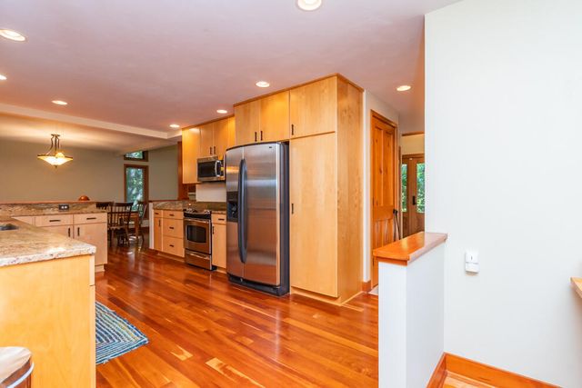 6798 Oak Highlands Drive, Kalamazoo, MI 49009