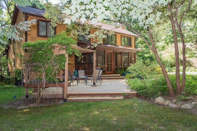 6798 Oak Highlands Drive, Kalamazoo, MI 49009