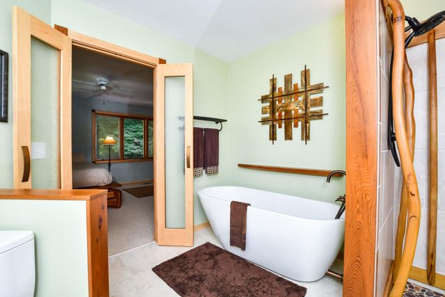 6798 Oak Highlands Drive, Kalamazoo, MI 49009