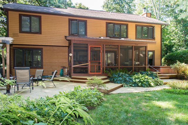 6798 Oak Highlands Drive, Kalamazoo, MI 49009