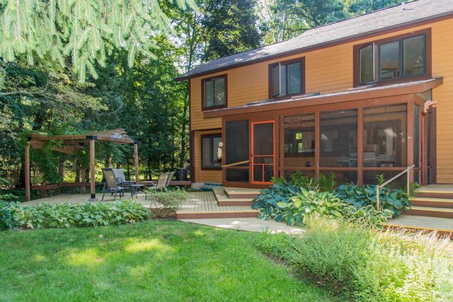 6798 Oak Highlands Drive, Kalamazoo, MI 49009