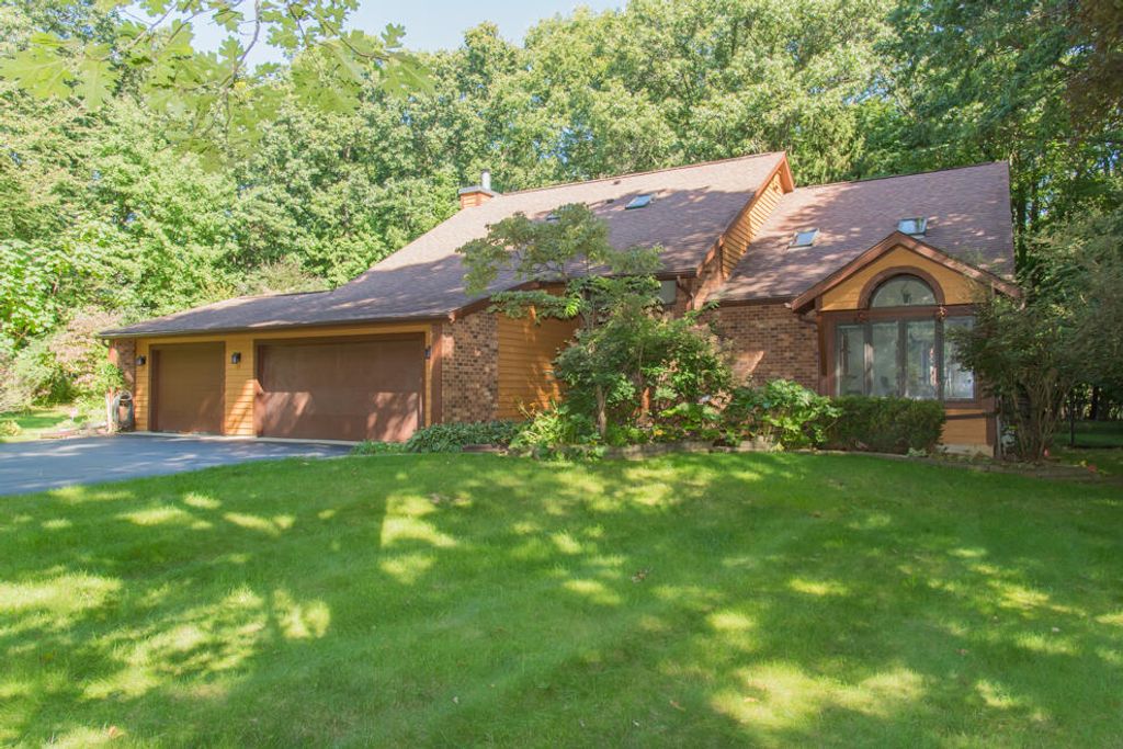 6798 Oak Highlands Drive, Kalamazoo, MI 49009