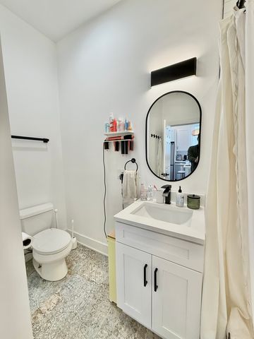 2915 W McLean Avenue, Chicago, IL 60647