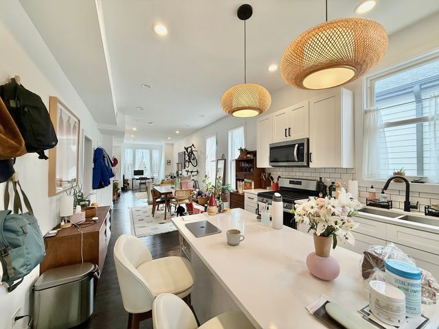 2915 W McLean Avenue, Chicago, IL 60647