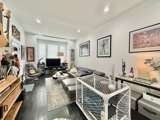 2915 W McLean Avenue, Chicago, IL 60647