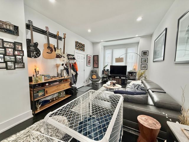 2915 W McLean Avenue, Chicago, IL 60647
