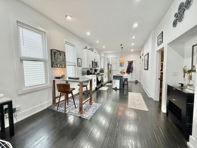 2915 W McLean Avenue, Chicago, IL 60647