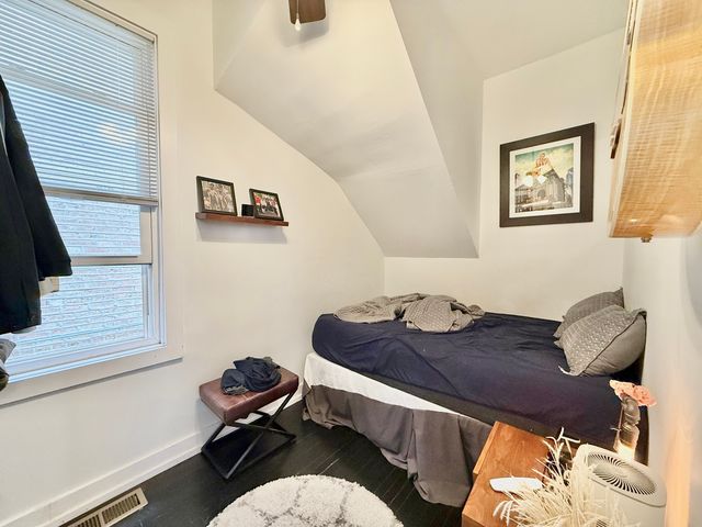 2915 W McLean Avenue, Chicago, IL 60647