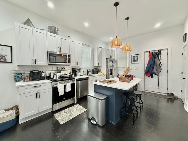 2915 W McLean Avenue, Chicago, IL 60647