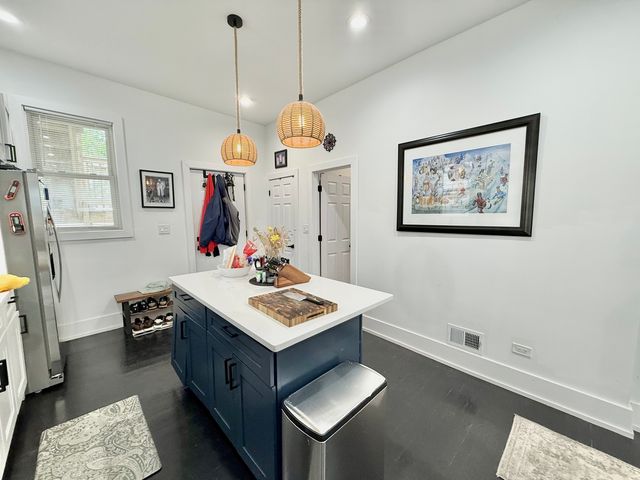 2915 W McLean Avenue, Chicago, IL 60647