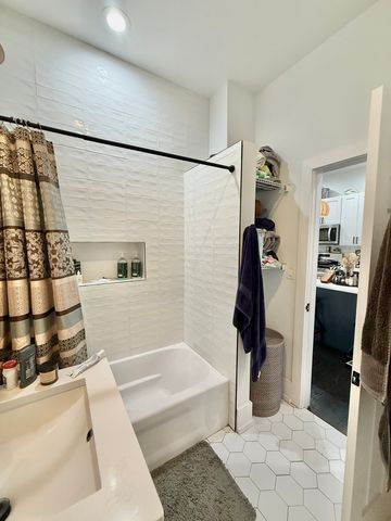 2915 W McLean Avenue, Chicago, IL 60647