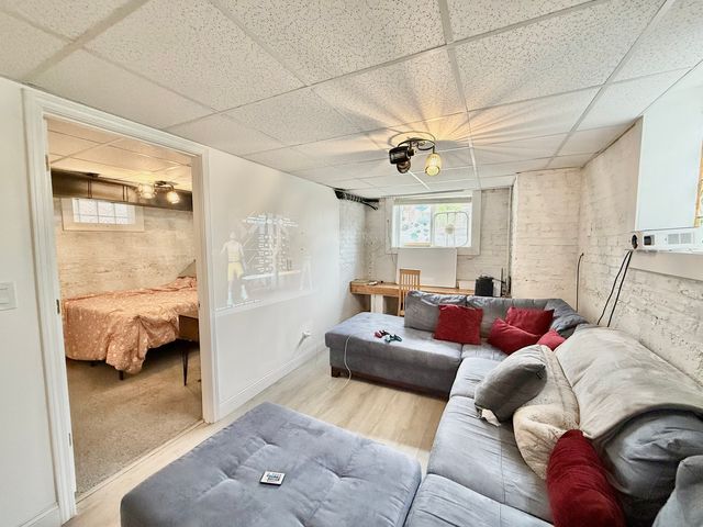 2915 W McLean Avenue, Chicago, IL 60647